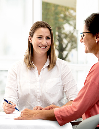 Beratungsgepräch mit Brochier Badplaner Beratungsgepräch mit Brochier Badplaner